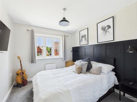 3 bedroom Semi-detached house for sale in Lapwing Drive, Hinckley, LE10