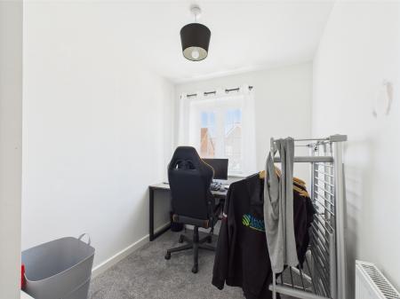 3 bedroom Semi-detached house for sale in Lapwing Drive, Hinckley, LE10