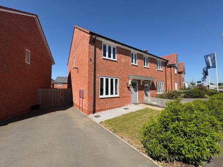 3 bedroom Semi-detached house for sale in Lapwing Drive, Hinckley, LE10