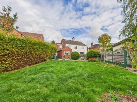 4 bedroom Semi-detached house for sale in Lutterworth Road, Nuneaton, CV11