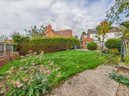 4 bedroom Semi-detached house for sale in Lutterworth Road, Nuneaton, CV11