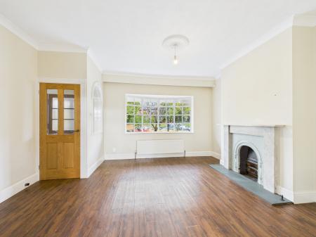 4 bedroom Semi-detached house for sale in Lutterworth Road, Nuneaton, CV11