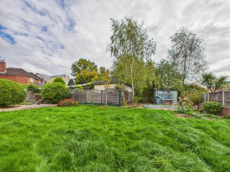 4 bedroom Semi-detached house for sale in Lutterworth Road, Nuneaton, CV11