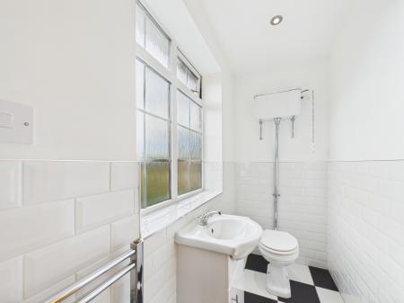 4 bedroom Semi-detached house for sale in Lutterworth Road, Nuneaton, CV11