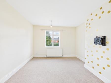4 bedroom Semi-detached house for sale in Lutterworth Road, Nuneaton, CV11