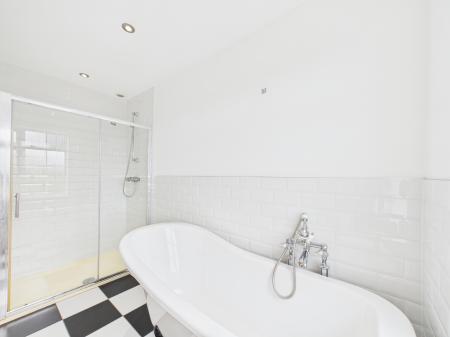 4 bedroom Semi-detached house for sale in Lutterworth Road, Nuneaton, CV11