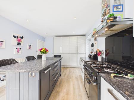 5 bedroom Detached house for sale in Masefield Place, Earl Shilton, LE9