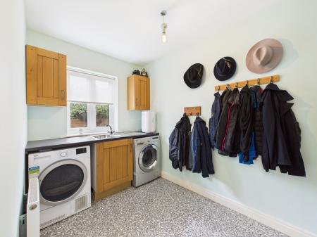 5 bedroom Detached house for sale in Masefield Place, Earl Shilton, LE9