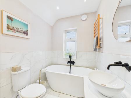 3 bedroom Detached house for sale in Trinity Vicarage Road, Hinckley, LE10