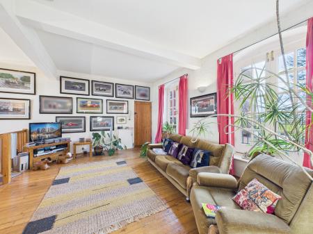 2 bedroom Flat for sale in Higham Lane, Stoke Golding, CV13