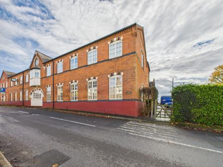 2 bedroom Flat for sale in Higham Lane, Stoke Golding, CV13