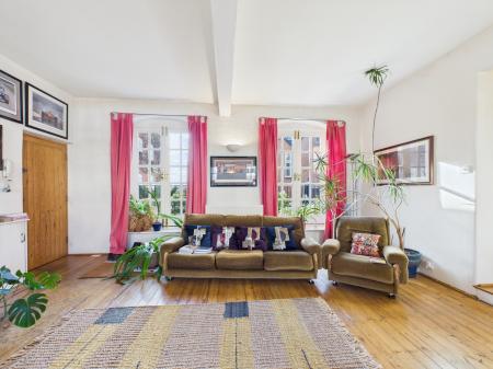 2 bedroom Flat for sale in Higham Lane, Stoke Golding, CV13