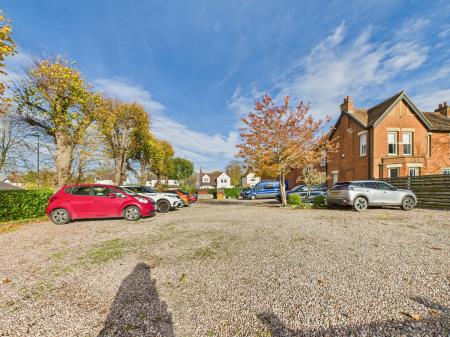 2 bedroom Flat for sale in Higham Lane, Stoke Golding, CV13