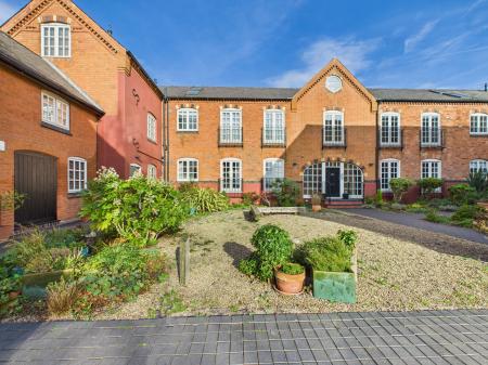 2 bedroom Flat for sale in Higham Lane, Stoke Golding, CV13