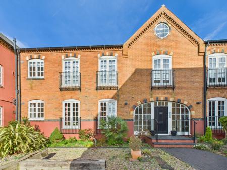2 bedroom Flat for sale in Higham Lane, Stoke Golding, CV13