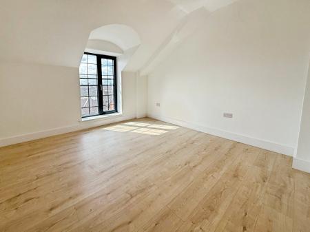2 bedroom Flat to let in Upper Bond Street, Hinckley, LE10