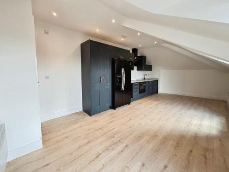 2 bedroom Flat to let in Upper Bond Street, Hinckley, LE10