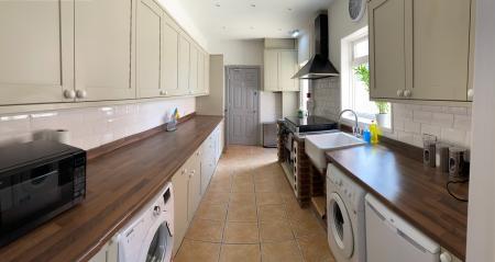 Heath End Road, Nuneaton, CV10