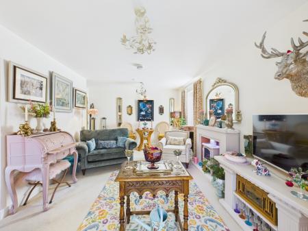 2 bedroom Ground floor flat for sale in Elizabeth Coxhead Gardens, Hinckley, LE10