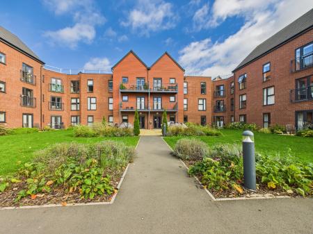 2 bedroom Ground floor flat for sale in Elizabeth Coxhead Gardens, Hinckley, LE10