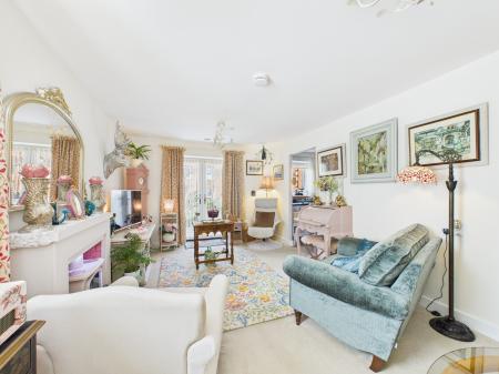 2 bedroom Ground floor flat for sale in Elizabeth Coxhead Gardens, Hinckley, LE10