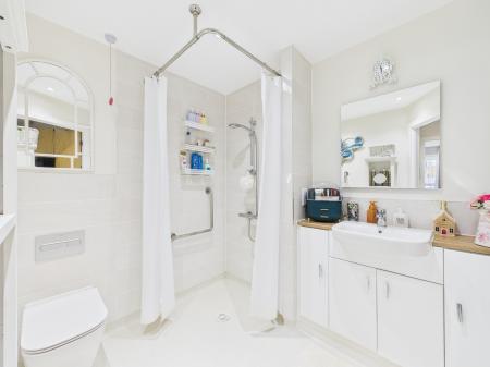 2 bedroom Ground floor flat for sale in Elizabeth Coxhead Gardens, Hinckley, LE10