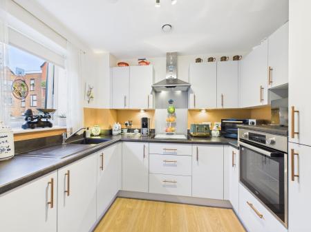 2 bedroom Ground floor flat for sale in Elizabeth Coxhead Gardens, Hinckley, LE10