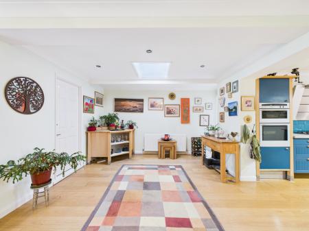 5 bedroom Detached house for sale in Hillrise, Burbage, LE10