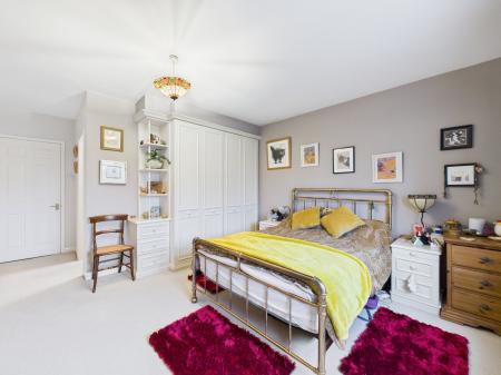 5 bedroom Detached house for sale in Hillrise, Burbage, LE10