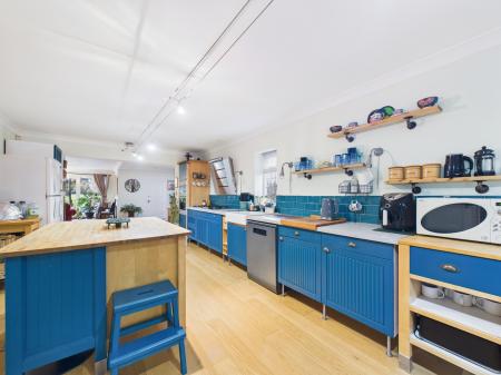 5 bedroom Detached house for sale in Hillrise, Burbage, LE10