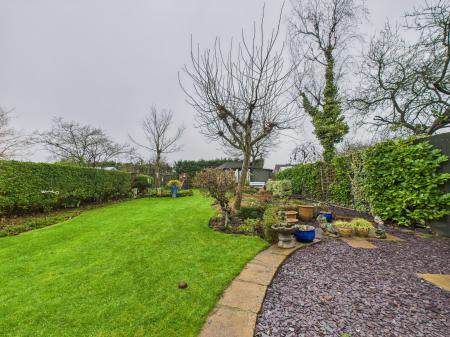 5 bedroom Detached house for sale in Hillrise, Burbage, LE10