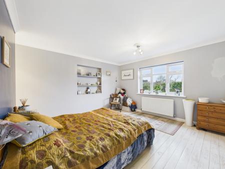 5 bedroom Detached house for sale in Hillrise, Burbage, LE10