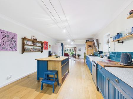 5 bedroom Detached house for sale in Hillrise, Burbage, LE10