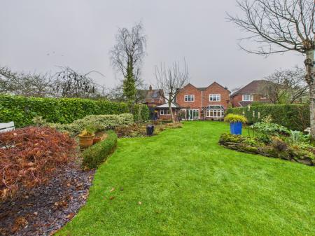 5 bedroom Detached house for sale in Hillrise, Burbage, LE10