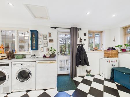 5 bedroom Detached house for sale in Hillrise, Burbage, LE10