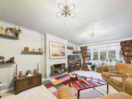 5 bedroom Detached house for sale in Hillrise, Burbage, LE10