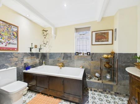 5 bedroom Detached house for sale in Hillrise, Burbage, LE10