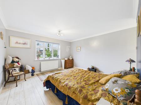 5 bedroom Detached house for sale in Hillrise, Burbage, LE10