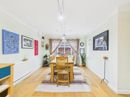 5 bedroom Detached house for sale in Hillrise, Burbage, LE10