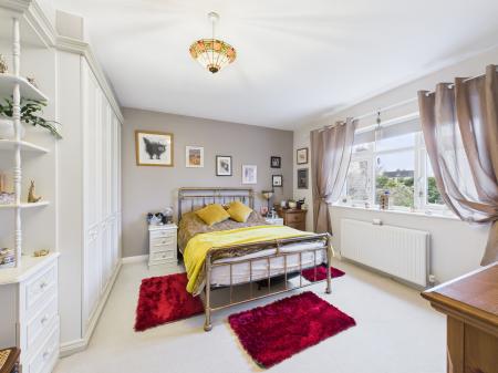 5 bedroom Detached house for sale in Hillrise, Burbage, LE10