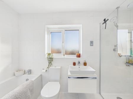 3 bedroom Detached house for sale in Roman Avenue, Nuneaton, CV11