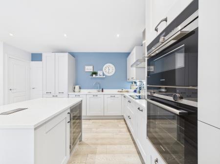 3 bedroom Detached house for sale in Roman Avenue, Nuneaton, CV11