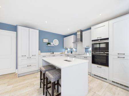 3 bedroom Detached house for sale in Roman Avenue, Nuneaton, CV11