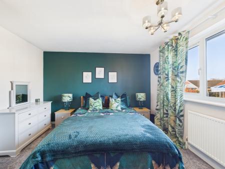 2 bedroom Semi-detached house for sale in Leysmill Close, Hinckley, LE10