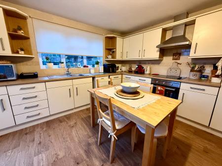 3 bedroom Detached house to let in John Bold Avenue, Stoney Stanton, LE9