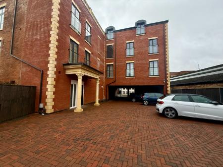 2 bedroom Flat to let in 2 Bed Apartments, Upper Bond S, Hinckley, LE10