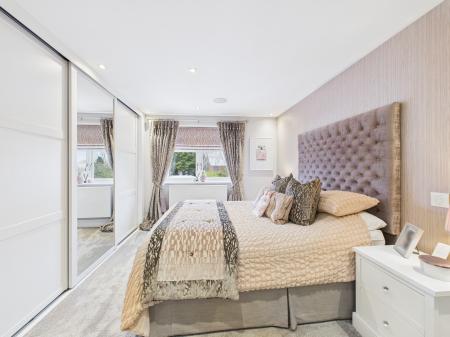 5 bedroom Detached house for sale in Bradgate Road, Hinckley, LE10