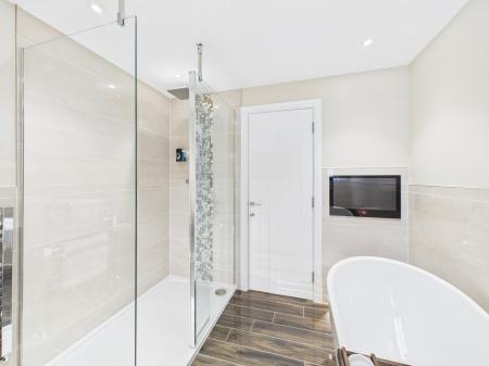 5 bedroom Detached house for sale in Bradgate Road, Hinckley, LE10