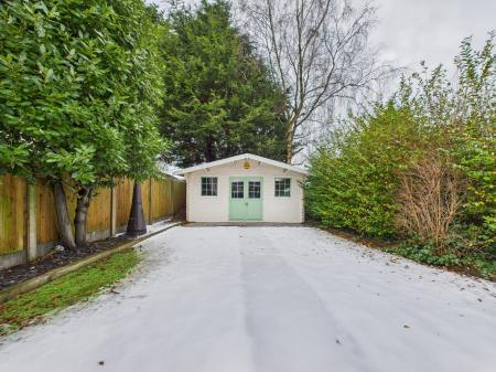 5 bedroom Detached house for sale in Bradgate Road, Hinckley, LE10