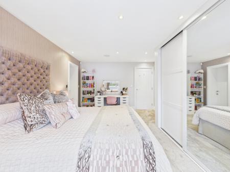 5 bedroom Detached house for sale in Bradgate Road, Hinckley, LE10